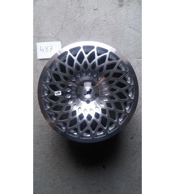 USED JR17 18x8,5 ET20-42 5H Blank Silver M