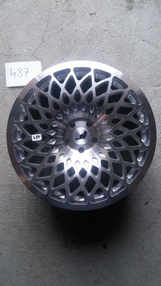 USED JR17 18x8,5 ET20-42 5H Blank Silver M