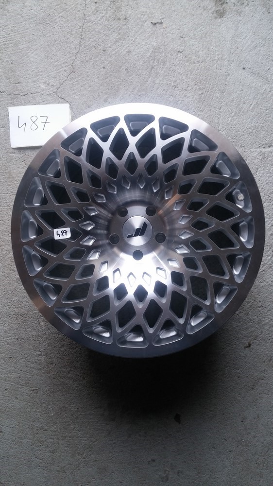 USED JR17 18x8,5 ET20-42 5H Blank Silver M