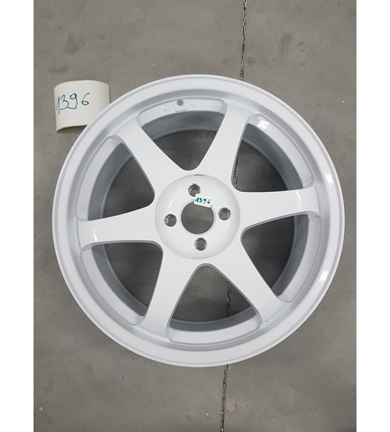 USED JR3 18x8 ET35-40 Blank White