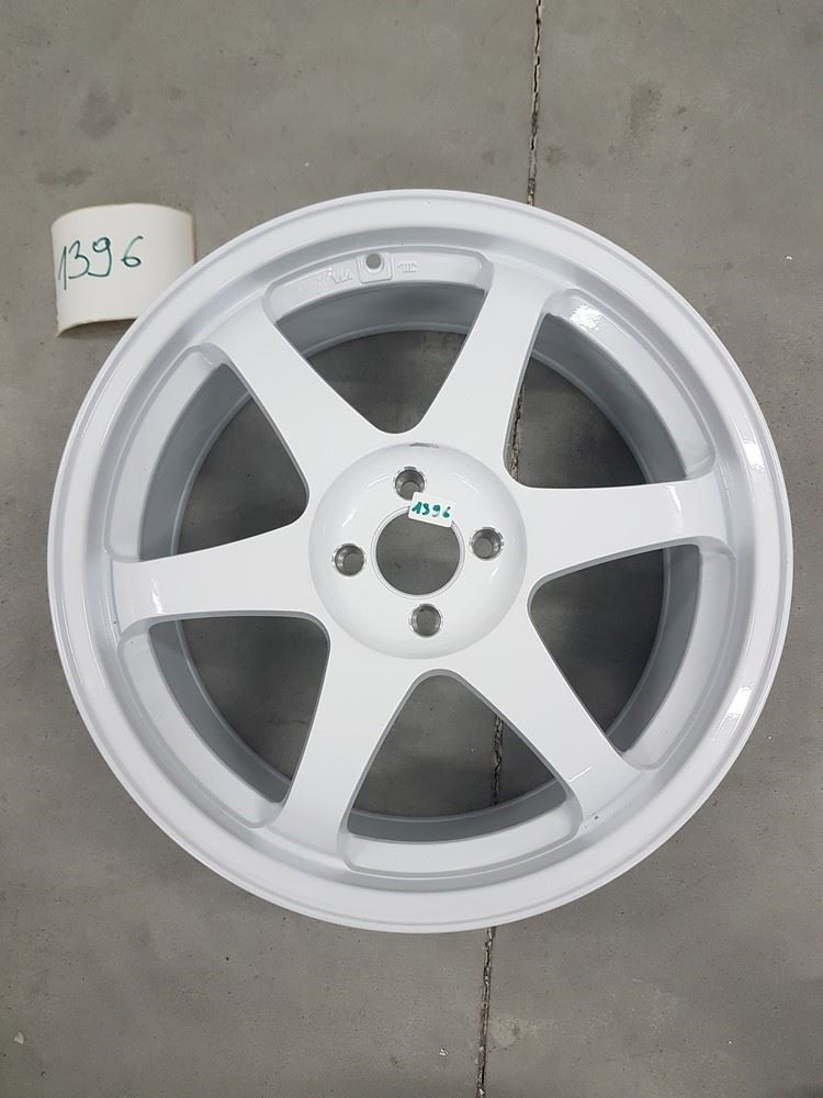 USED JR3 18x8 ET35-40 Blank White