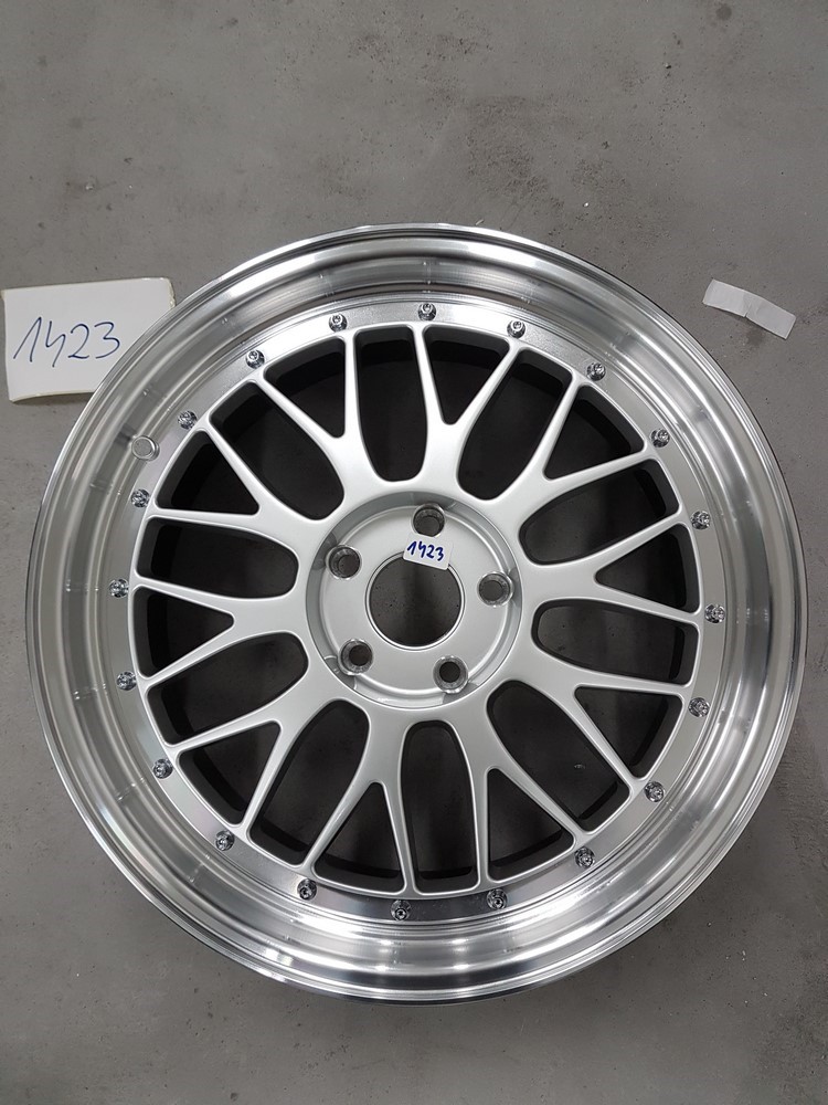 USED JR23 18x8 ET30-45 Blank Hiper Silver