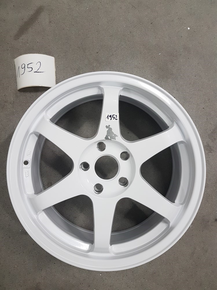 USED JR3 17x7 ET35-40 Blank White