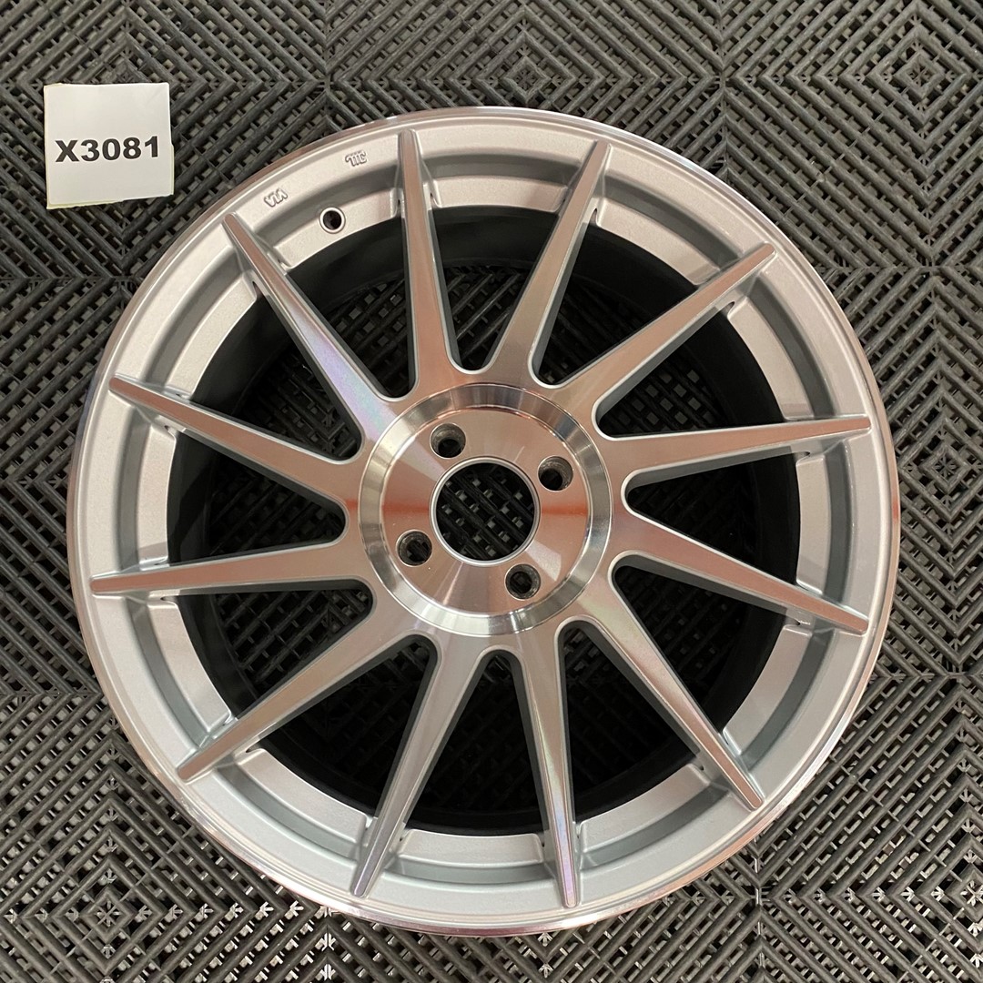 USED JR22 17x8 ET25-35 BLANK Silver Machined Face