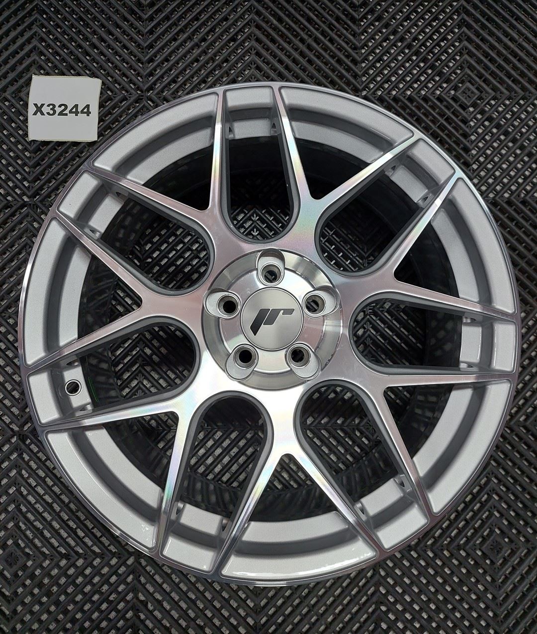 USED JR18 18x8,5 ET35-45 5H Blank Silver Machined