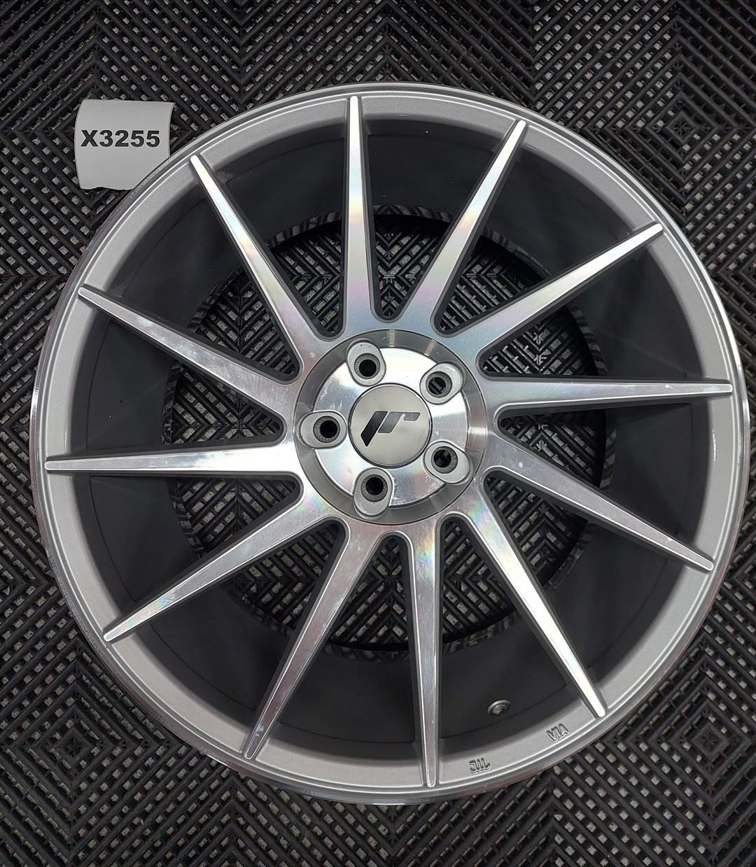 USED JR22 19x9,5 ET35-40 5H BLANK Silver Machined Face