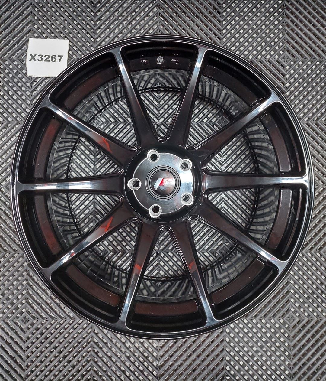 USED JR11 19x9,5 ET22-35 Blank Glossy Black