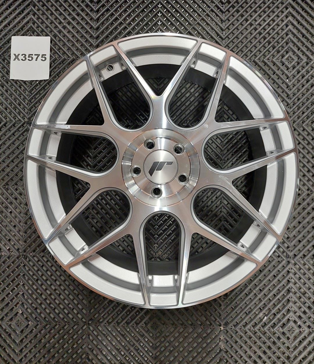 USED JR18 18x7,5 ET35-40 Blank Silver Machined