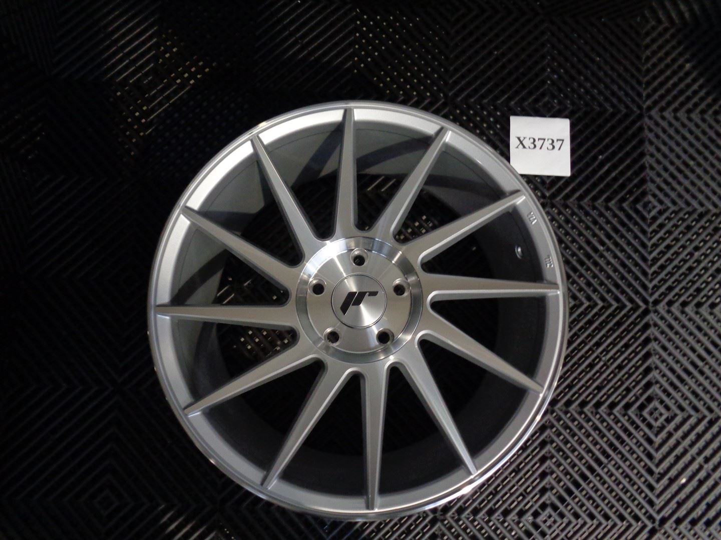 USED JR22 18x7,5 ET35-42 BLANK Silver Machined Face