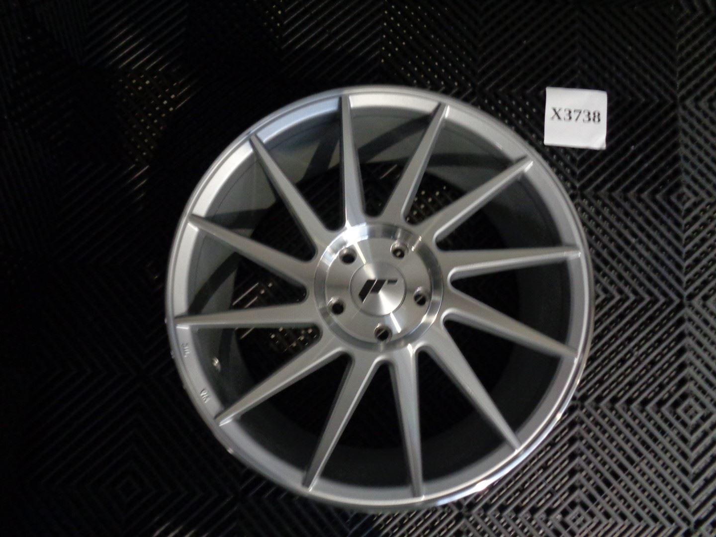 USED JR22 18x7,5 ET35-42 BLANK Silver Machined Face