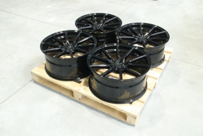 Set of CVR4 21x9,5 ET30 5x112 Gloss Black