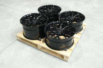 Set of CVR1 21x9,5 ET25 + 21x11,5 ET33 5x120 Gloss Black