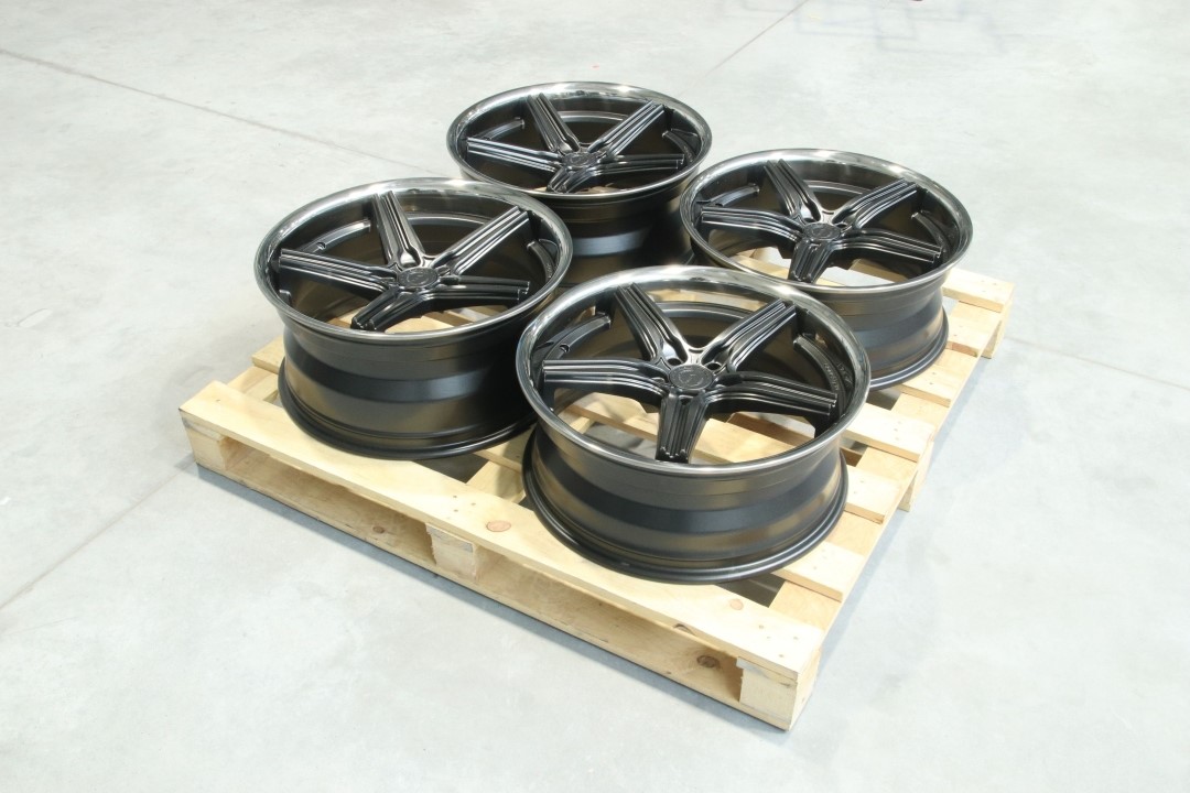 Set of CVR9 20x8 ET20 + 20x9 ET35 5x112 Carbon Graphite