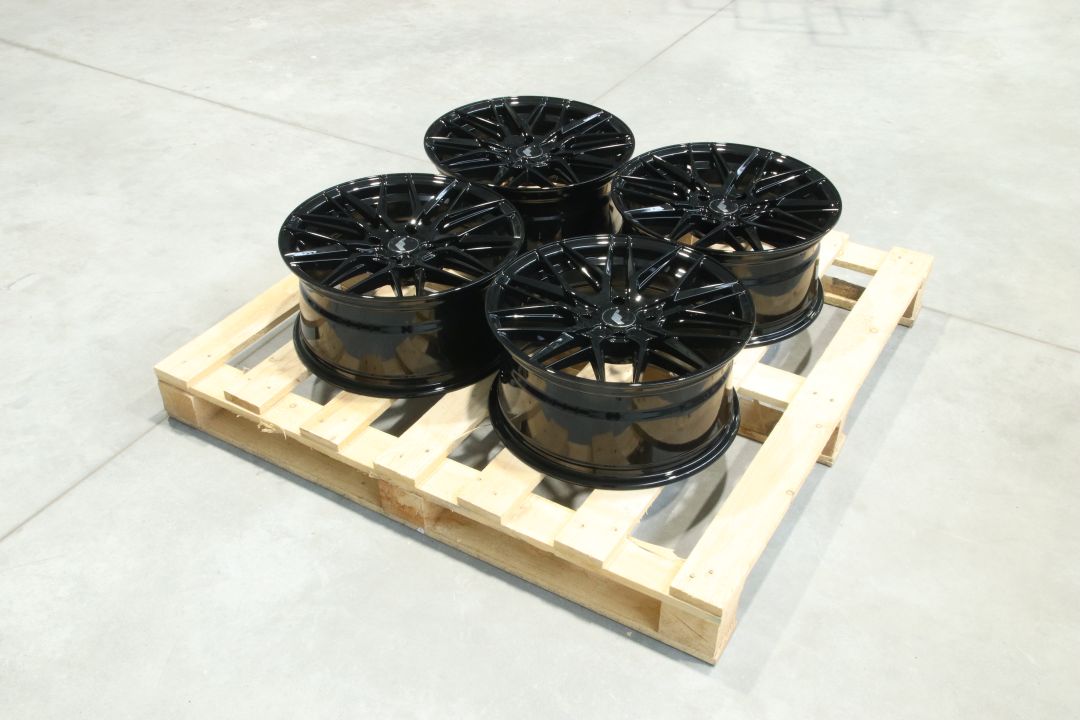 Komplet felg aluminiowych 17 Japan Racing JR28 17x8 ET35 4x114,3 Gloss Black Komplet felg aluminiowych 17 Japan Racing JR28 17x8 ET35 4x114,3 Gloss Black