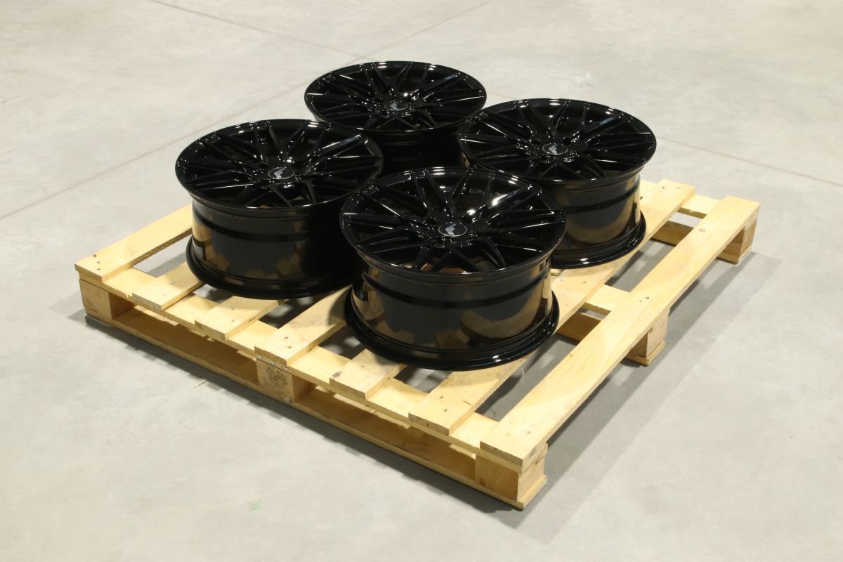 Komplet felg aluminiowych 17 Japan Racing JR28 17x8 ET32 4x108 Gloss Black