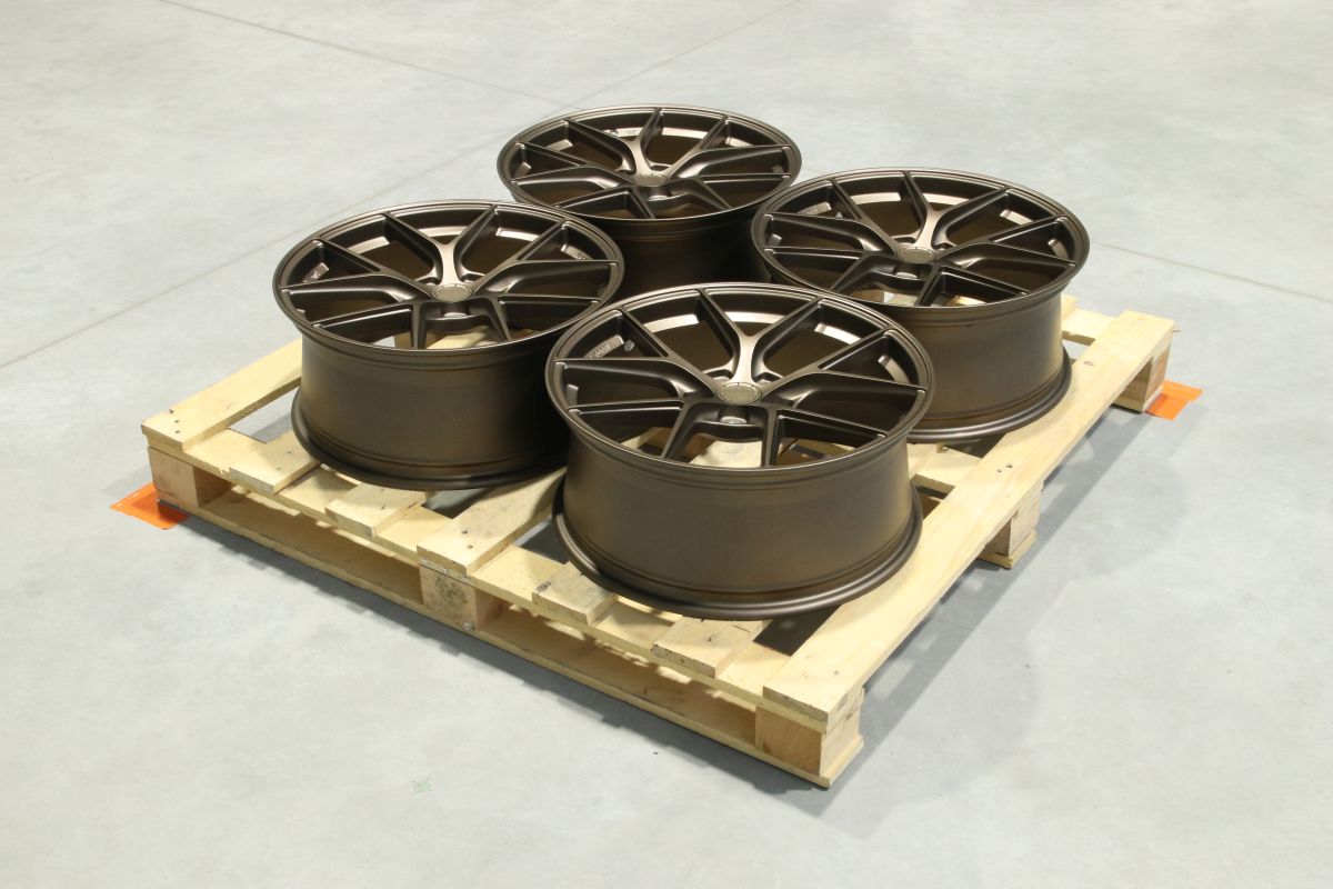 Komplet felg aluminiowych 19 Japan Racing SL01 19x8 ET40 5x114,3 Matt Bronze Komplet felg aluminiowych 19 Japan Racing SL01 19x8 ET40 5x114,3 Matt Bronze