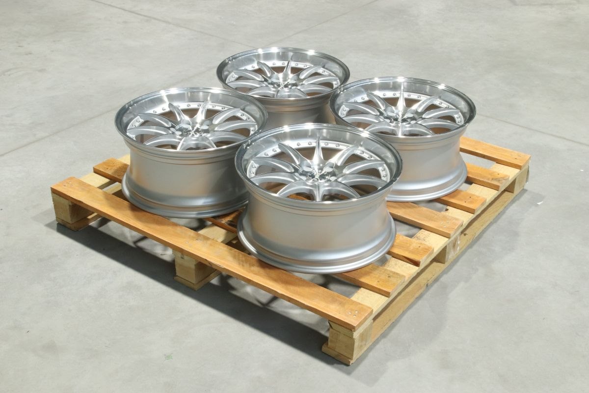 Komplet felg aluminiowych 18 Japan Racing JR41 18x8,5 ET25 5x114,3 Silver Machined Face