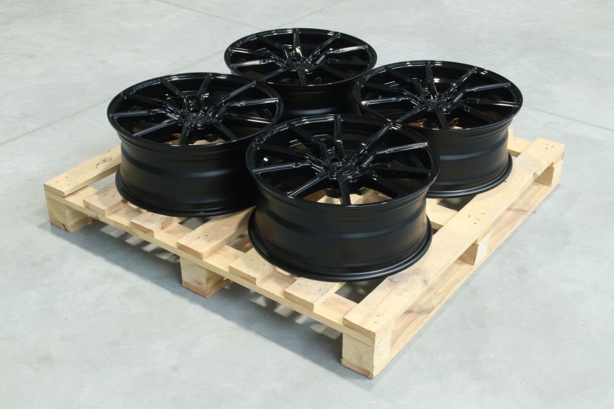 R19 x 8 5x114.3 ET27 CB72.6 Concaver Complete Sets Black