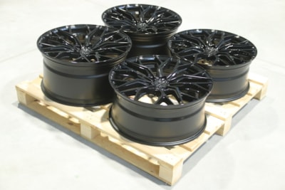 Set of CVR1 21x9 ET30 + 21x10,5 ET35 5x112 Gloss Black