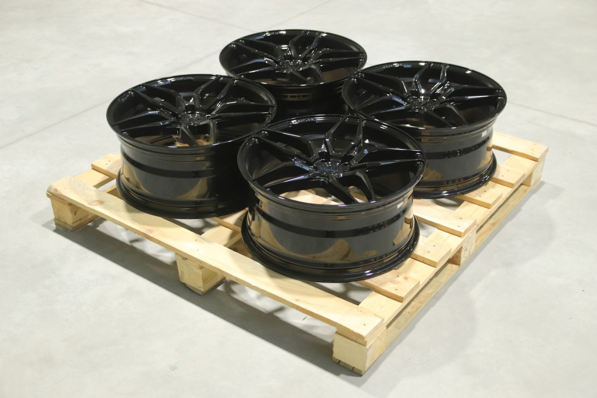 R19 x 8.5 5x114.3 ET35 CB72.6 Concaver Complete Sets Platinum Black