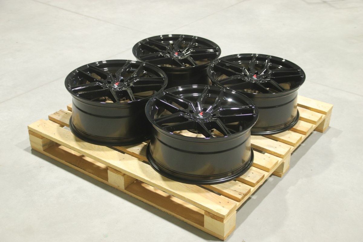 Komplet felg aluminiowych 19 Japan Racing JR25 19x8,5 ET35 5x114,3 Gloss Black