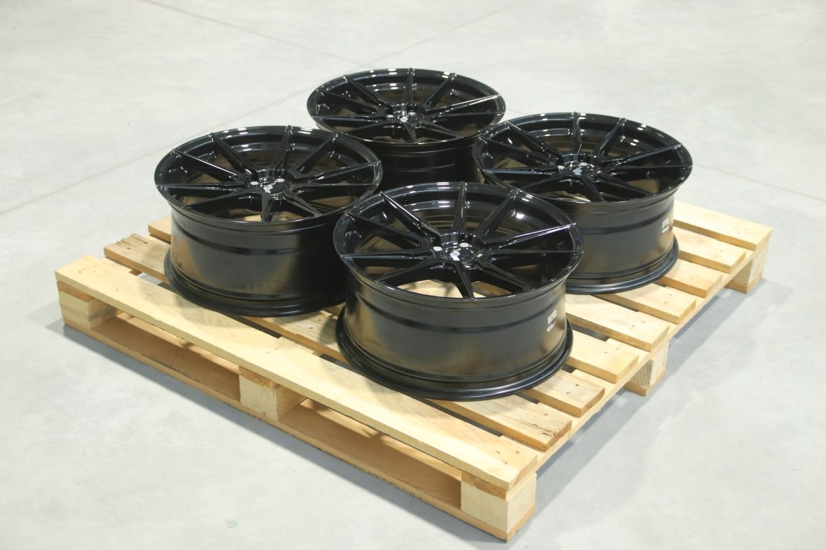 Komplet felg aluminiowych 18 Japan Racing JR21 18x8 ET40 5x100 Gloss Black