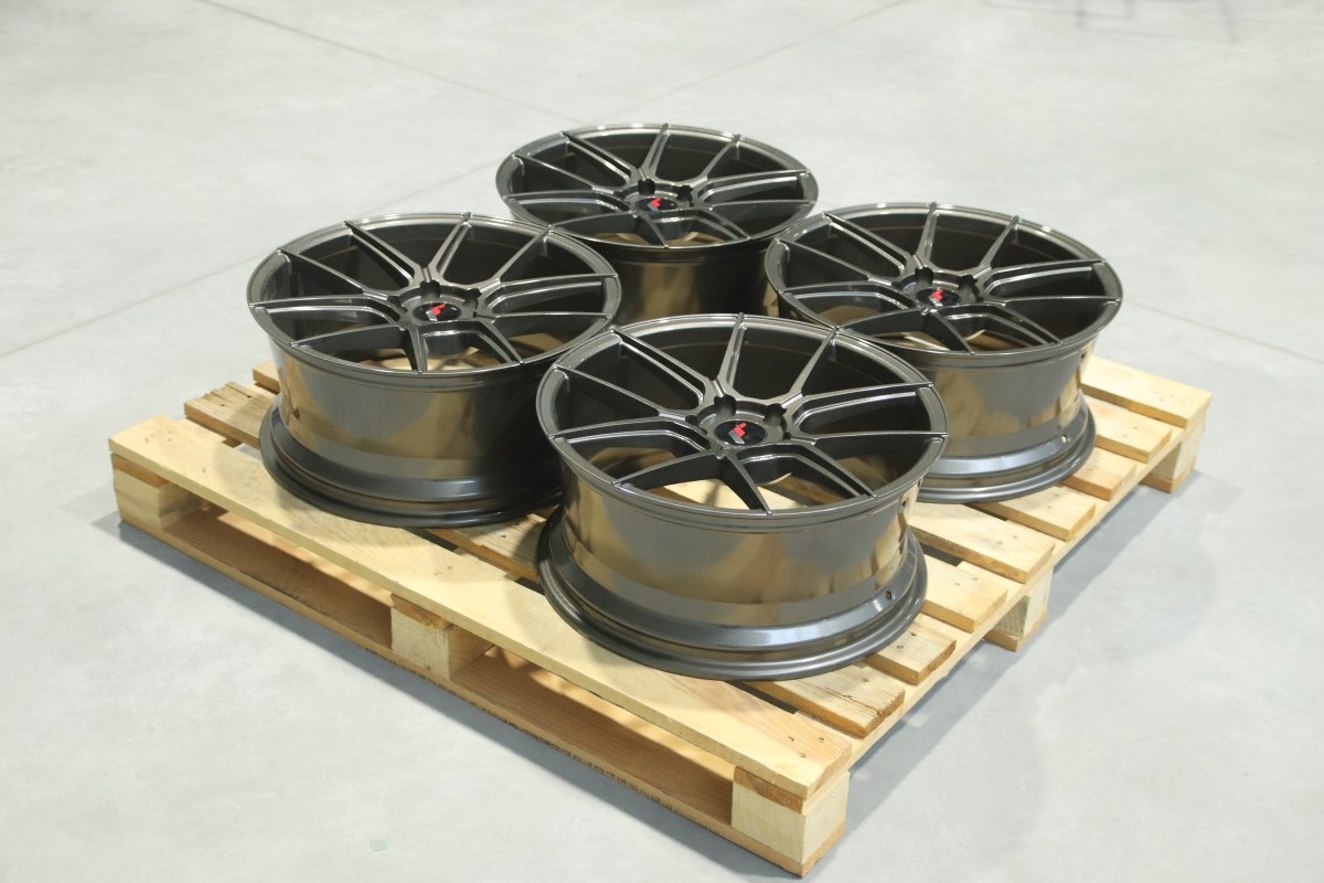 Komplet felg aluminiowych 19 Japan Racing JR30 19x8,5 ET40 5x114,3 Hyper Gray