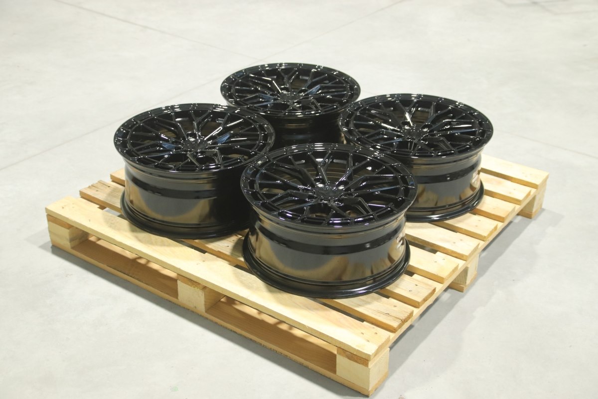 Komplet felg aluminiowych 18 Japan Racing JR48 18x8 ET32 5x108 Gloss Black