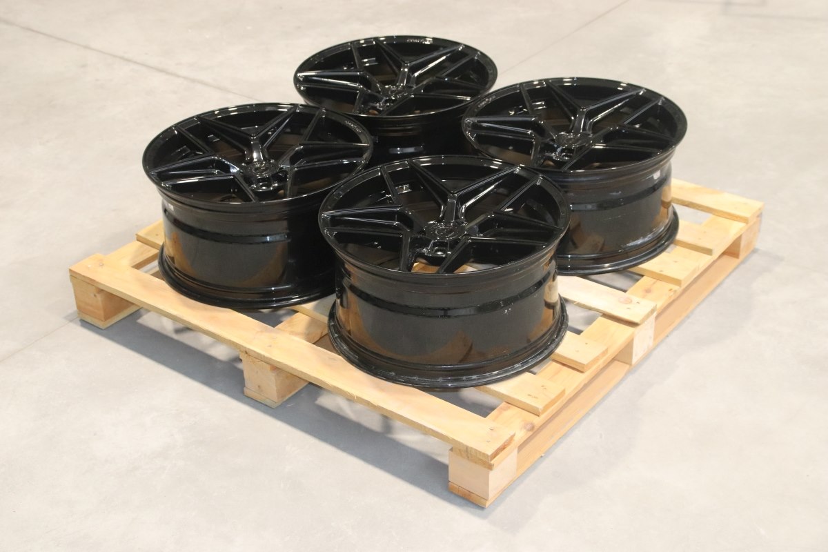 R19 x 9.5 5x114.3 ET45 CB72.6 Concaver Complete Sets Platinum Black