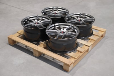 Set of JR25 18x8,5 ET20 5x120 Hyper Black
