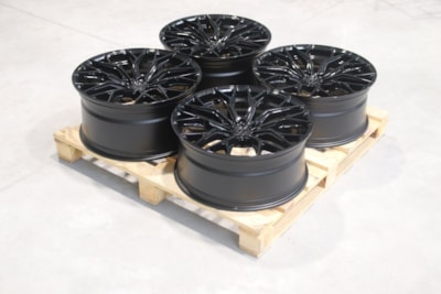 Set of CVR1 22x9,5 ET35 + 22x10,5 ET38 5x112 Gloss Black