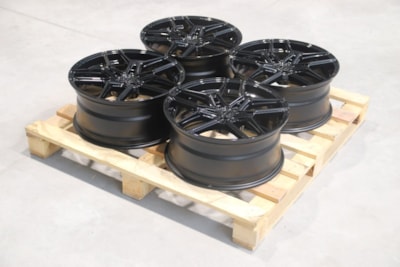 Set of CVR5 19x8,5 ET30 + 19x8,5 ET35 5x120 Gloss Black