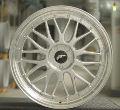 JR Wheels JR23 20x8,5 Hyper Silver w/Machined Lip