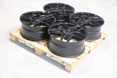Set of CVR2 21x9 ET25 5x112 Gloss Black