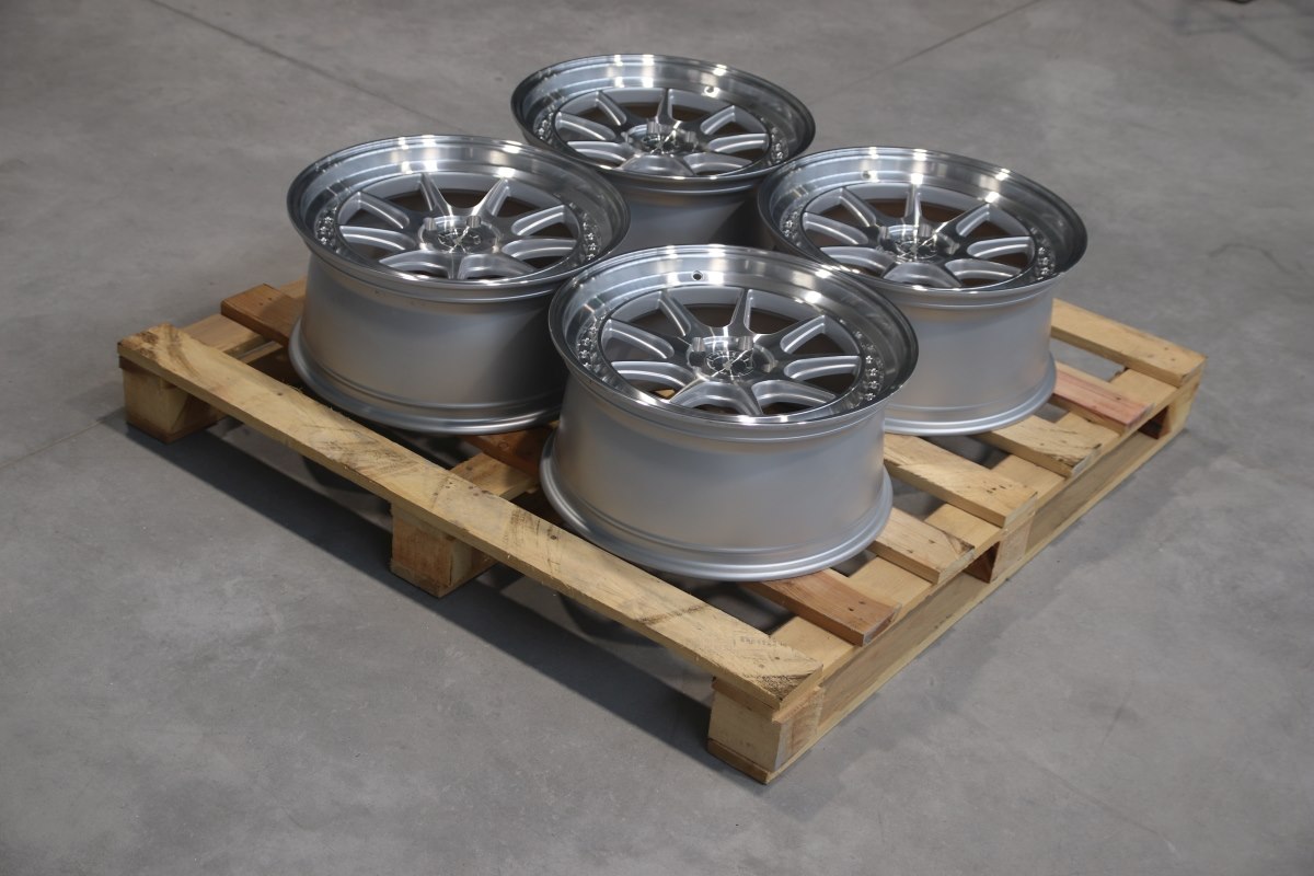 R18 x 8.5 5x110 ET35 CB72.6 JR Wheels Complete Sets Silver
